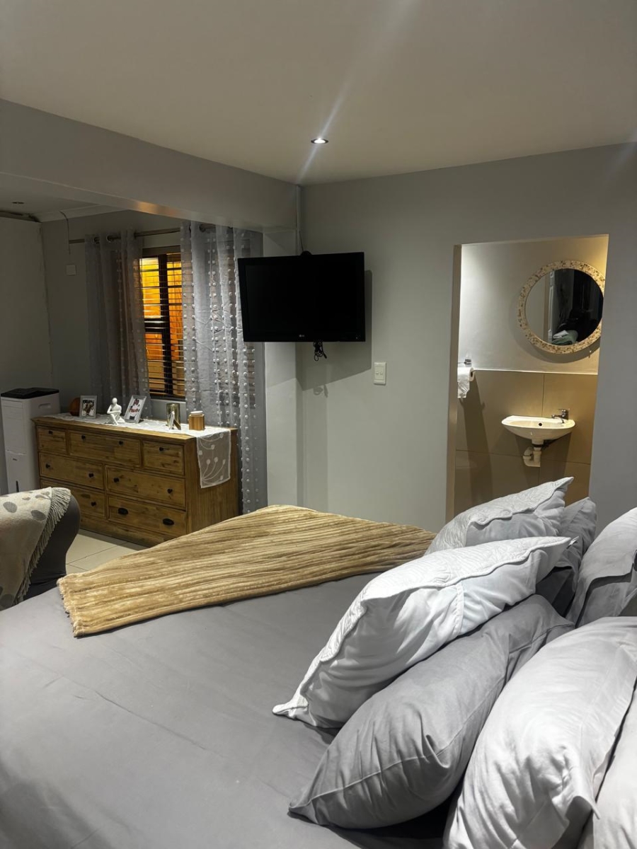 3 Bedroom Property for Sale in Strandfontein Village Western Cape